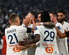 包含亚眠队为了胜利不懈努力，在法甲比赛中取得成功的词条