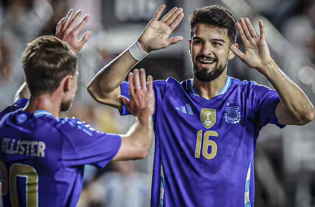 包含阿根廷国家队后卫梅斯特罗维奇宣布退役，感谢球迷支持的词条